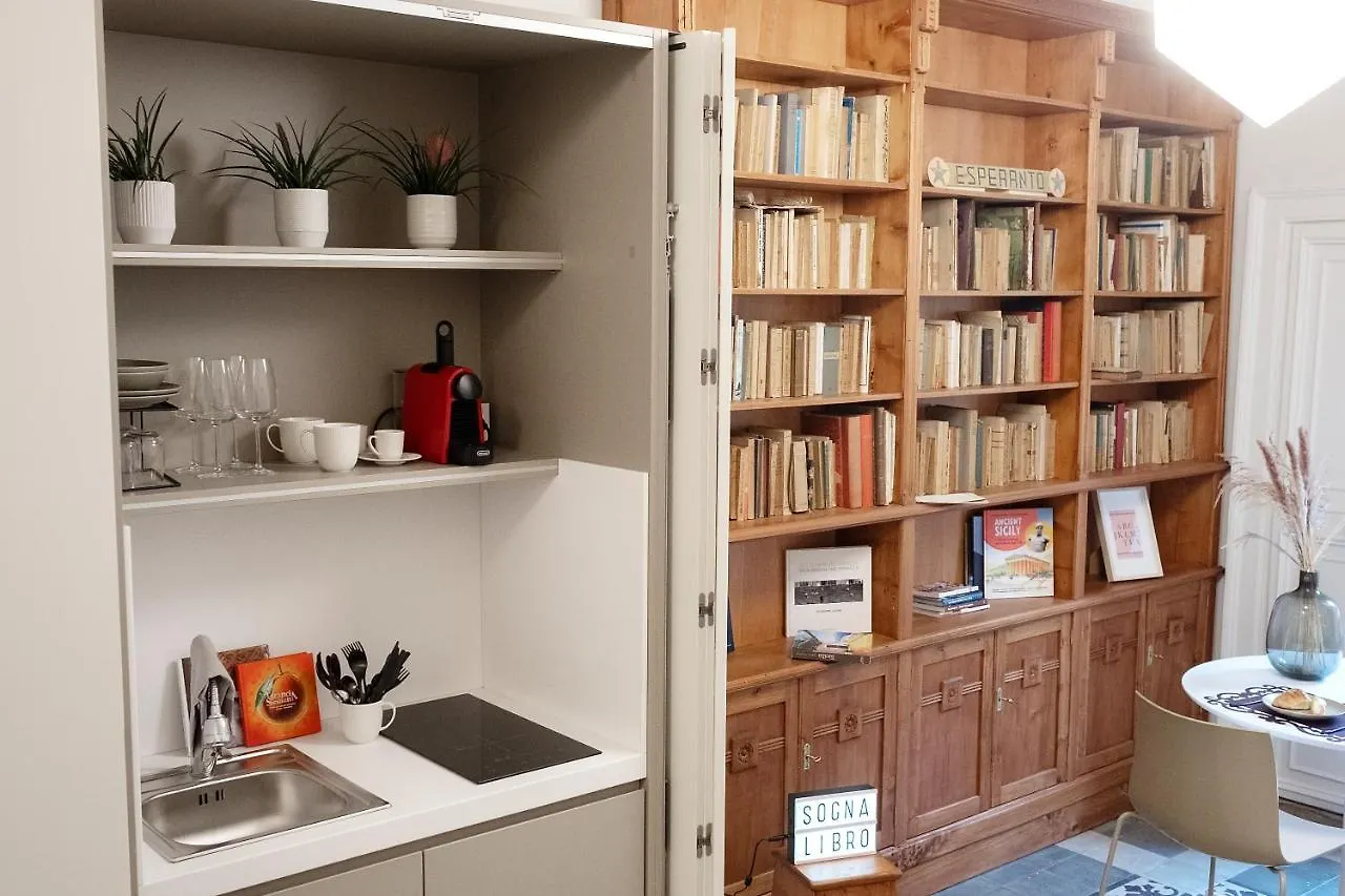 Bed and Breakfast Sognalibro Bed And Books Ragusa 0*,  Włochy